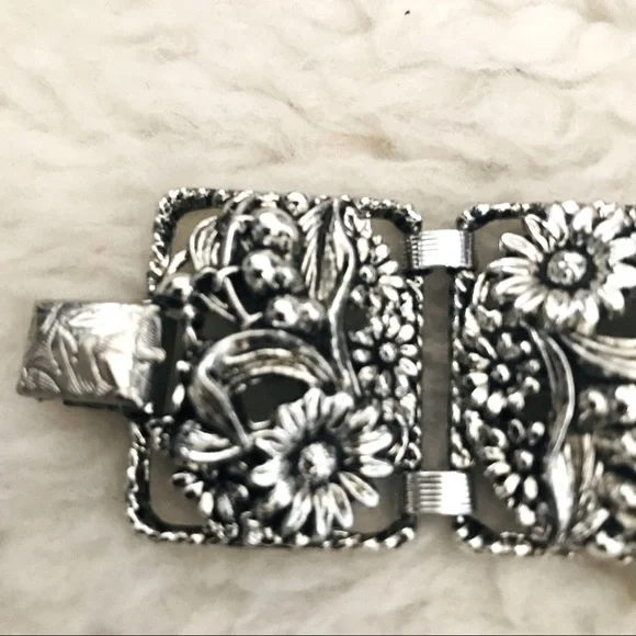 Sarah Coventry Bracelet & Earrings Silver tone set - Picture 8 of 12